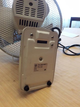 Ventilador de pared blanco