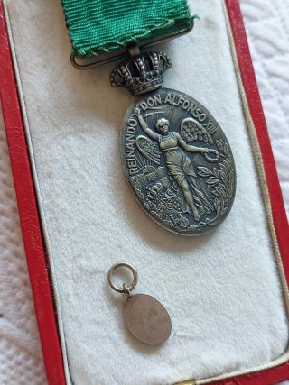 Medalla Oficial Campaña Marruecos con miniatura