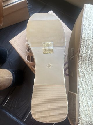 Sandalias Findlay Beige Tiras Sin Usar
