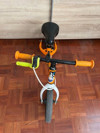 Bicicleta de equilibrio infantil naranja