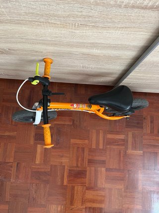 Bicicleta de equilibrio infantil naranja