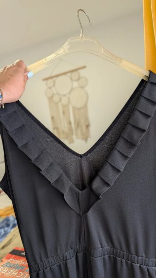 Mono negro XL volante espalda
