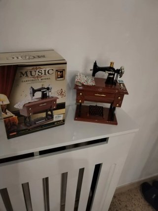 Máquina de coser decorativa musical