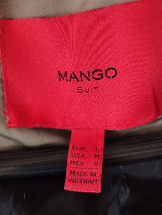 Cazadora larga beige con cinturón