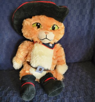 Peluche Gato con Botas y Kitty Patitas Suaves