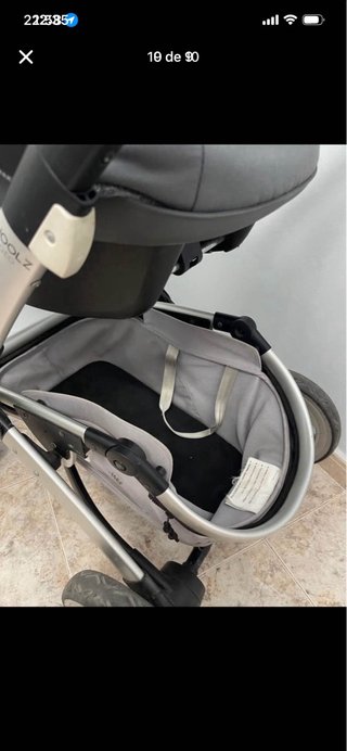 Carrito de bebé gris