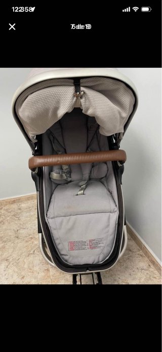 Carrito de bebé gris