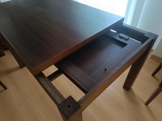 Mesa de comedor con 4 sillas