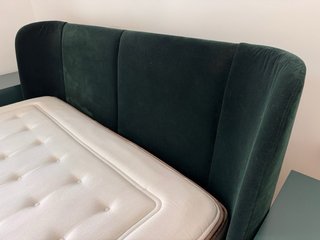 Cama tapizada TUFJORD verde con cabezal Ikea