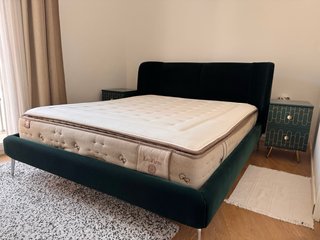 Cama tapizada TUFJORD verde con cabezal Ikea