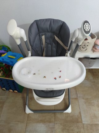 Trona mecedora automática Lionelo