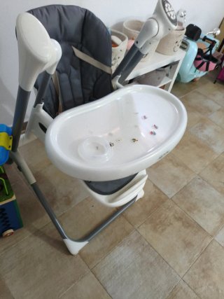 Trona mecedora automática Lionelo