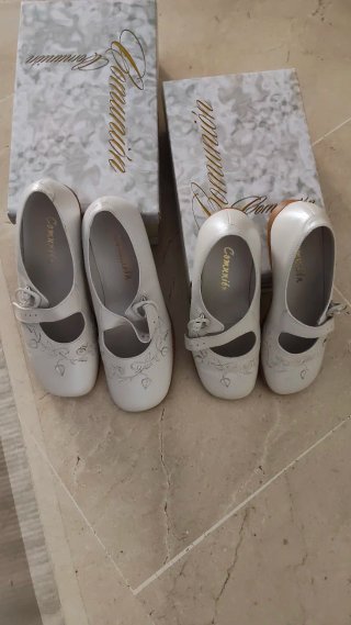 Zapatos de comunión color beige , blanco roto