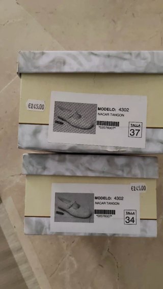 Zapatos de comunión color beige , blanco roto