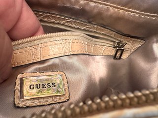 Bolso Guess Grande Hueso