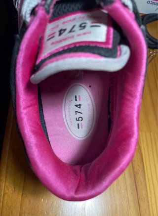 Zapatillas New Balance Negras y Rosas