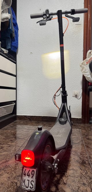 Patinete eléctrico poco uso homologado por la DGT