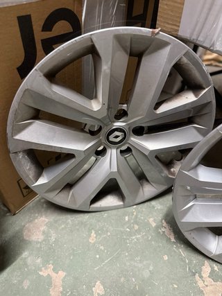 Tapacubos Renault 17 plata