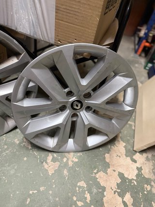 Tapacubos Renault 17 plata
