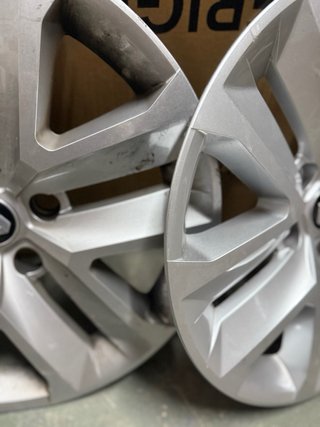 Tapacubos Renault 17 plata