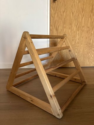Triángulo de madera para trepar
