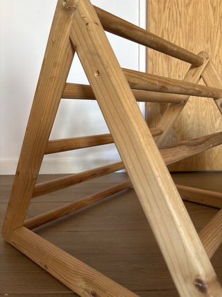Triángulo de madera para trepar