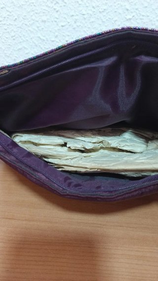 Lote 2 bolsos bordados