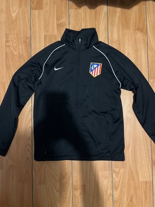 Chaqueta Nike Negra con Escudo