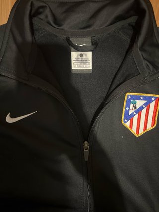 Chaqueta Nike Negra con Escudo