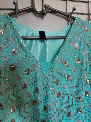 Gown indiano elegante verde menta ricamato XL