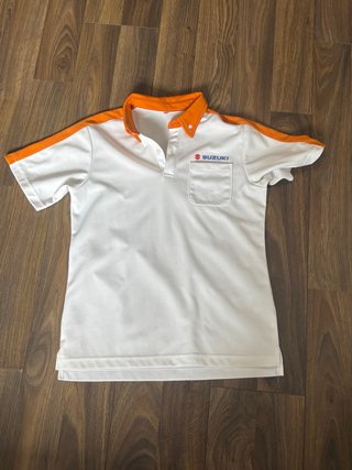 Polo Suzuki Blanco y Naranja