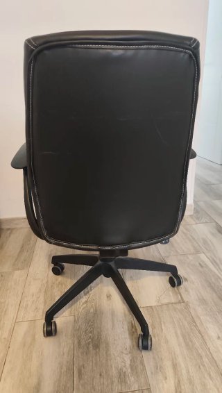 Silla de oficina negra