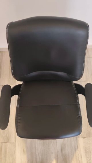 Silla de oficina negra