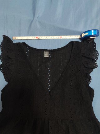 Blusa negra bordada Shein talla XS
