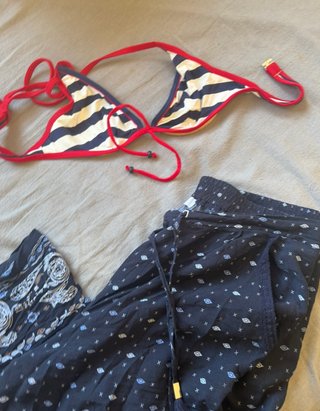 Conjunto Bikini Rayas y Pantalón Estampado