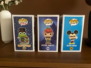 Lote 3 Funkos: Mickey, Bob Cratchit, Peter Pan