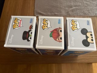 Lote 3 Funkos: Mickey, Bob Cratchit, Peter Pan