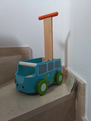 Correpasillos Van Walker Plan Toys Madera