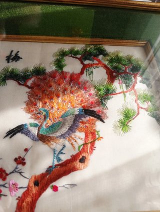Quadro ricamato con uccelli e fiori