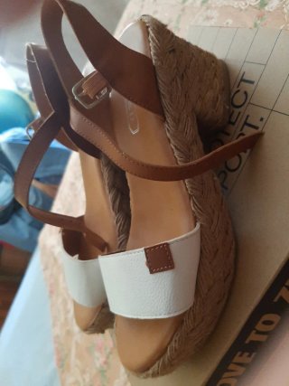 Sandalias cuña A&D blancas y piel talla 38