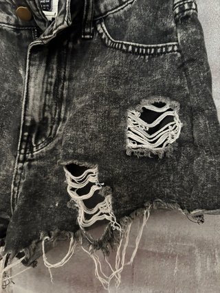 Shorts vaqueros rotos negros