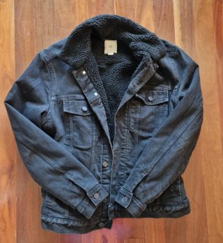 Chaqueta vaquera H&M negra forrada