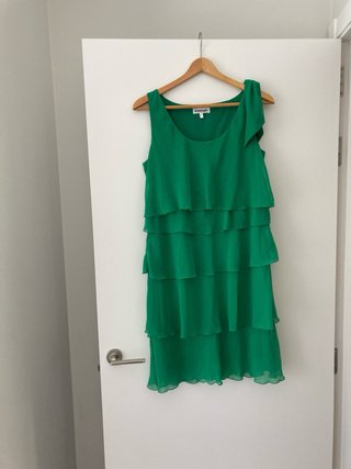 Vestido verde volantes El Corte Inglés T4
