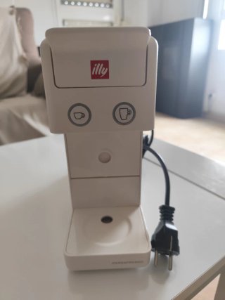 Cafetera Illy Y3.3 Iperespresso, con cápsulas