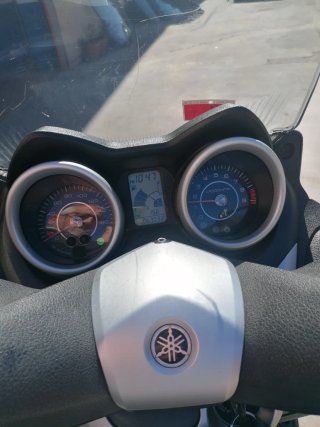Moto bien conservada, es la XMAX 250 cc