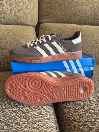 Adidas Spezial Marrones y Blancas