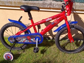 Bicicleta Infantil Spiderman con Ruedines