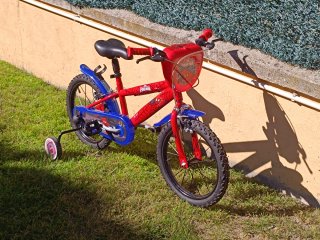 Bicicleta Infantil Spiderman con Ruedines