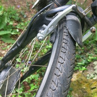 Bicicleta eléctrica gris Marca BTWIN 700E