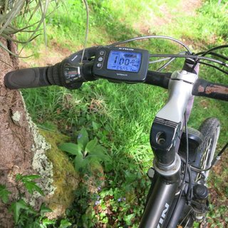 Bicicleta eléctrica gris Marca BTWIN 700E